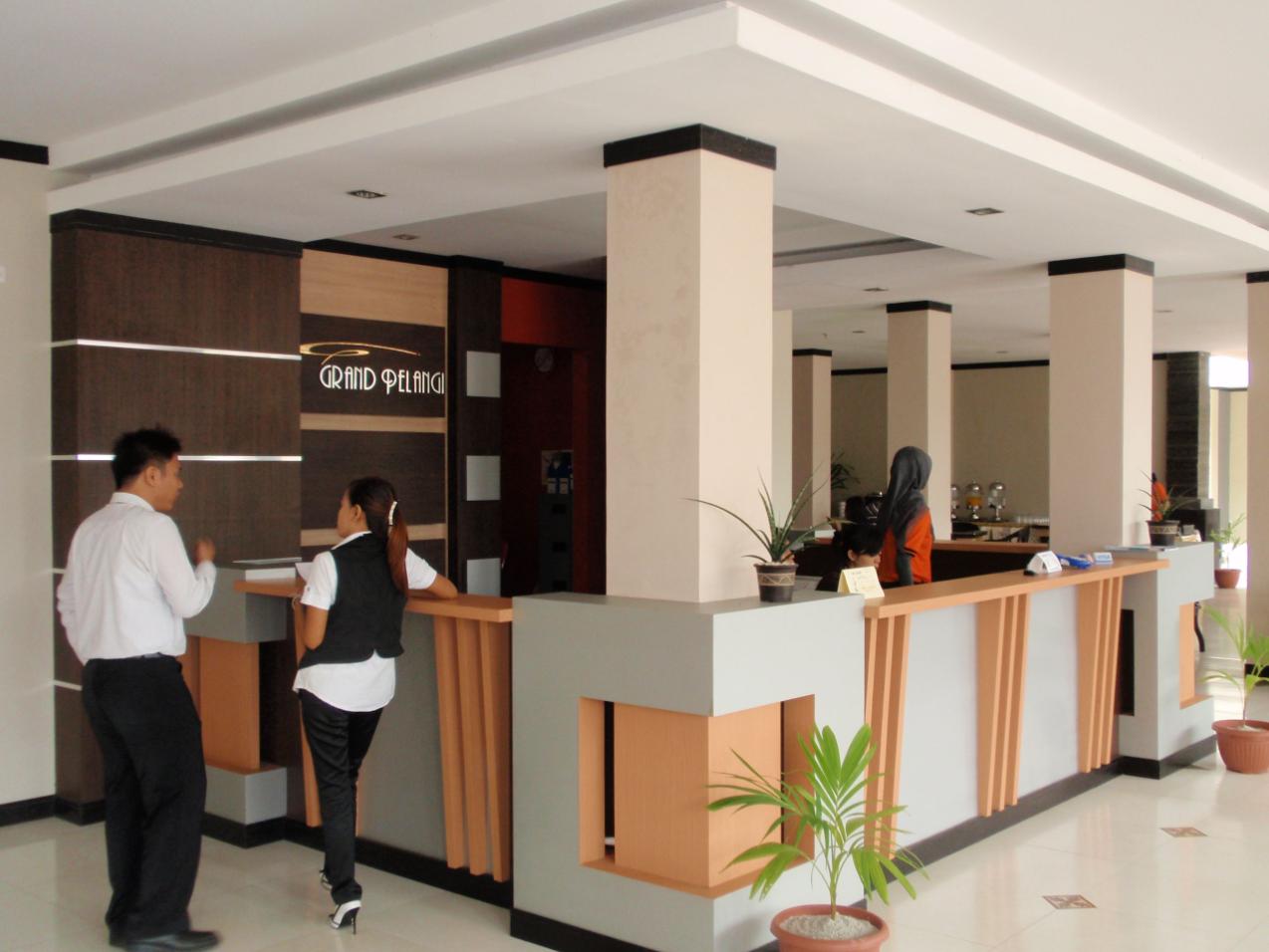 Front desk Hotel Grand Pelangi